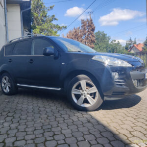 SUV Peugeot 4007 2.2HDI z uszkodzonym silnikiem